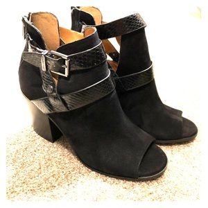 Women’s Size 7.5 Arturo Chiang Booties